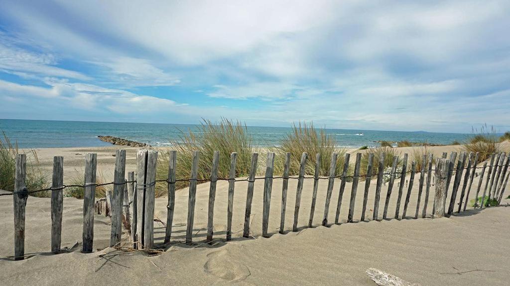 Studio Cabine Vue Port Avec Parking Prive, Piscine, Parc, Boulodrome Agde Exteriér fotografie